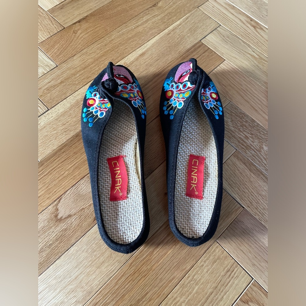Chic Black and Pink Embroidered Flats